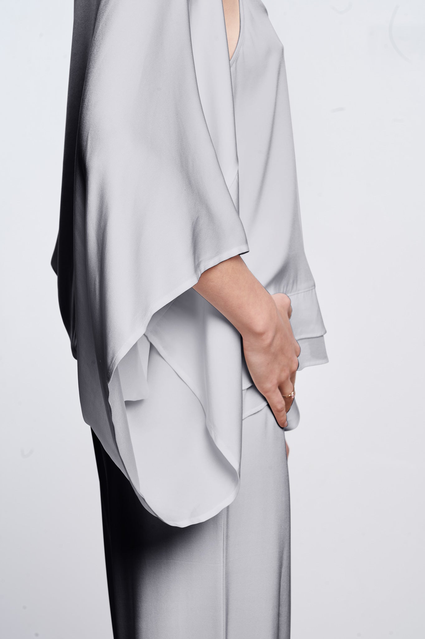 Roma Cape Color: Silver Lining Size: One size